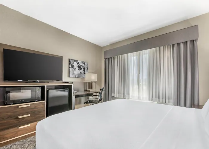 Western Parkside & Hotel Olney